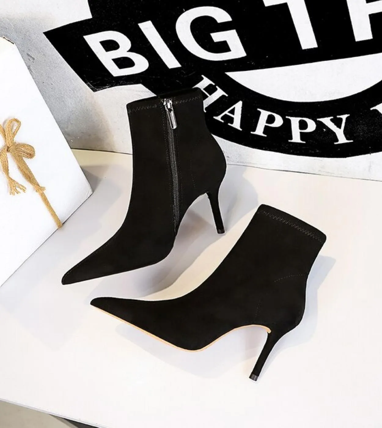 2022 New Western Style Semplicità Tacco sottile Tacco alto Flock Scarpe a punta Nightclub Stivali tacco alto Donna Stivali corti
