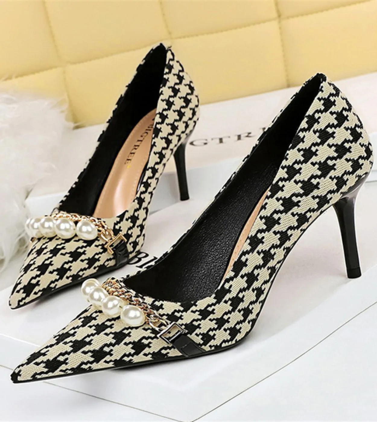 2023 Donna 75cm 95cm Tacchi alti scozzesi Décolleté carini Matrimonio Tacchi bassi medi Lady Pearl Scarpins Stiletto Event Par