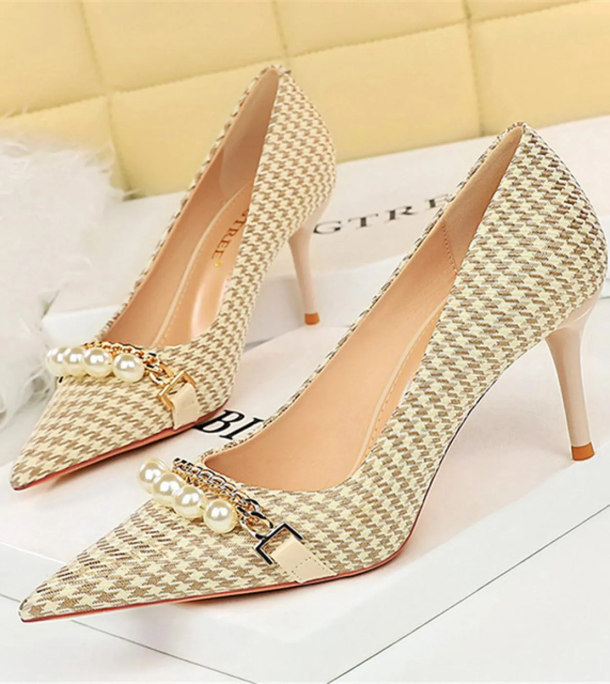 2023 Donna 75cm 95cm Tacchi alti scozzesi Décolleté carini Matrimonio Tacchi bassi medi Lady Pearl Scarpins Stiletto Event Par