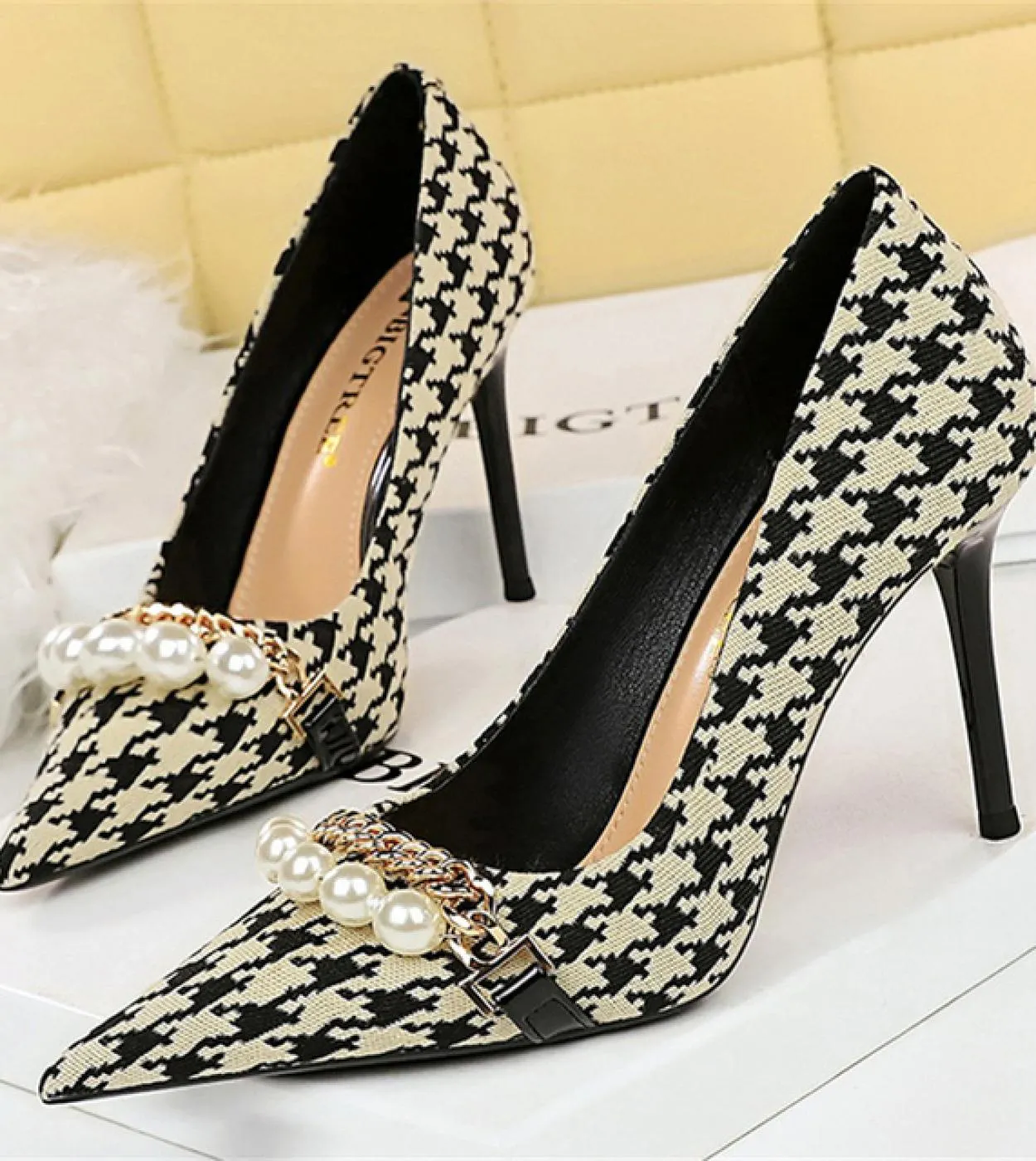 2023 Donna 75cm 95cm Tacchi alti scozzesi Décolleté carini Matrimonio Tacchi bassi medi Lady Pearl Scarpins Stiletto Event Par