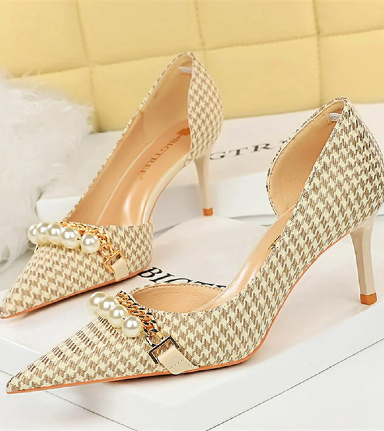 2023 Donna 75cm 95cm Tacchi alti scozzesi Décolleté carini Matrimonio Tacchi bassi medi Lady Pearl Scarpins Stiletto Event Par