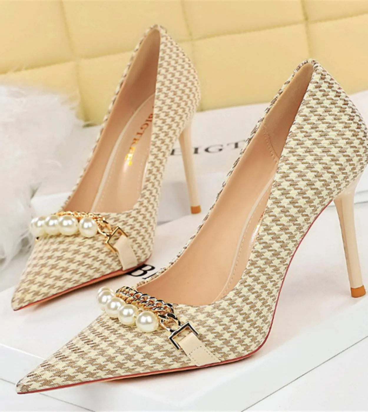 2023 Donna 75cm 95cm Tacchi alti scozzesi Décolleté carini Matrimonio Tacchi bassi medi Lady Pearl Scarpins Stiletto Event Par