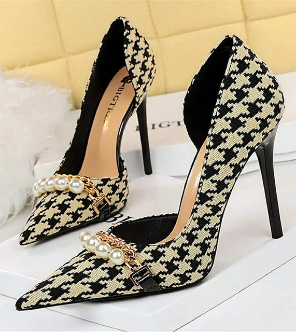 2023 Donna 75cm 95cm Tacchi alti scozzesi Décolleté carini Matrimonio Tacchi bassi medi Lady Pearl Scarpins Stiletto Event Par