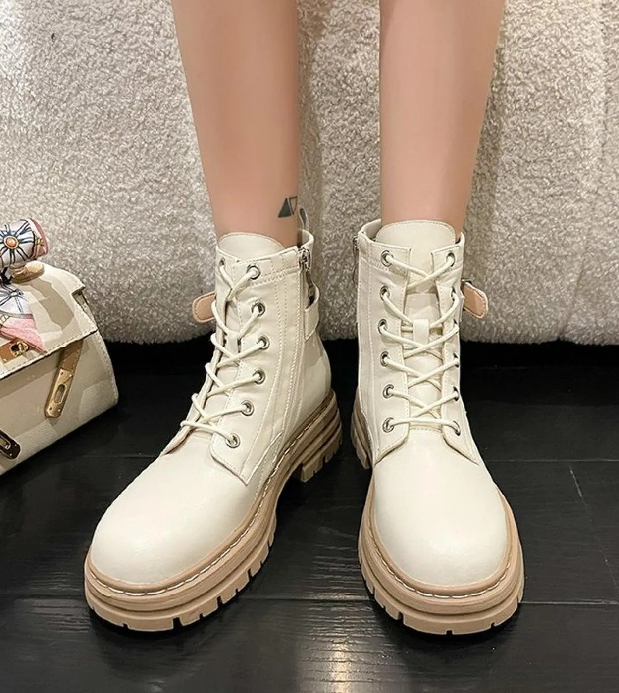Autunno Lace Up Scarpe da donna Scarpe con plateau per stivali da donna Spedizione gratuita Stivali sportivi neri di lusso da do