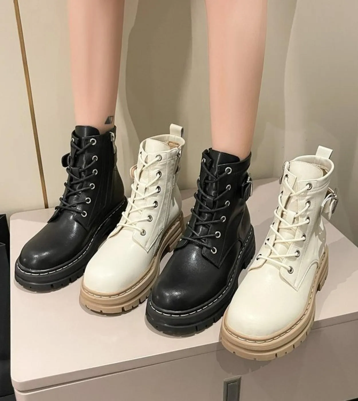 Autunno Lace Up Scarpe da donna Scarpe con plateau per stivali da donna Spedizione gratuita Stivali sportivi neri di lusso da do
