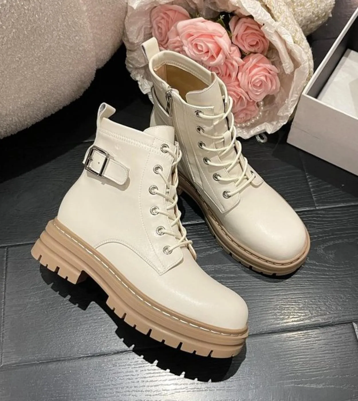 Autunno Lace Up Scarpe da donna Scarpe con plateau per stivali da donna Spedizione gratuita Stivali sportivi neri di lusso da do
