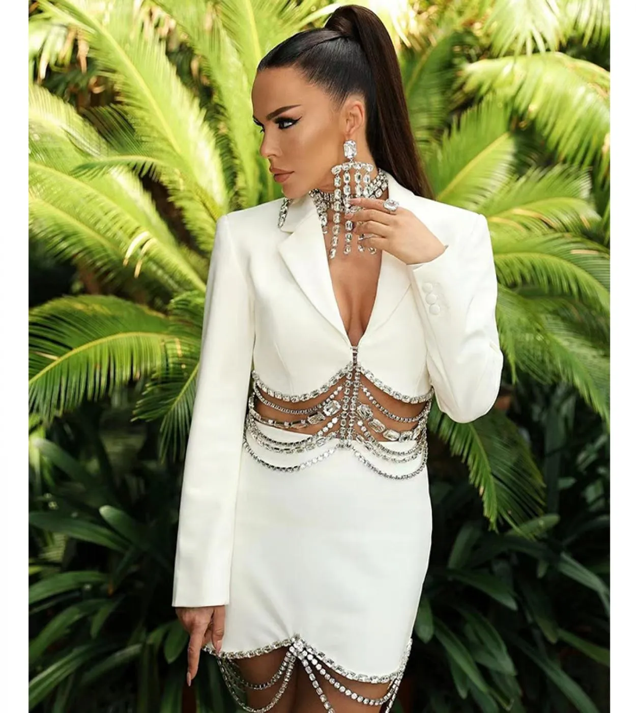 Completi da due pezzi Blazer con gonna nera bianca Abiti fatti a mano con strass a catena Nappa con perline 2022 Nuova minigonna