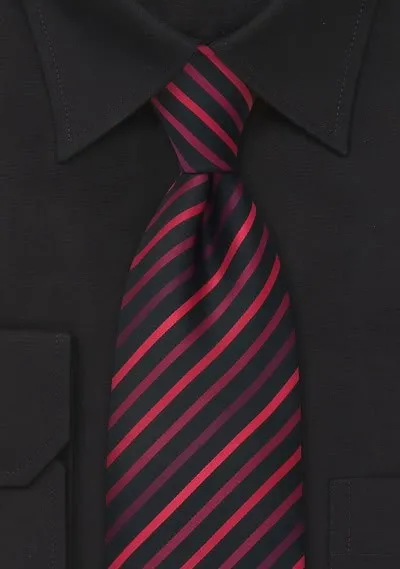 Cravatta righe rosso nero