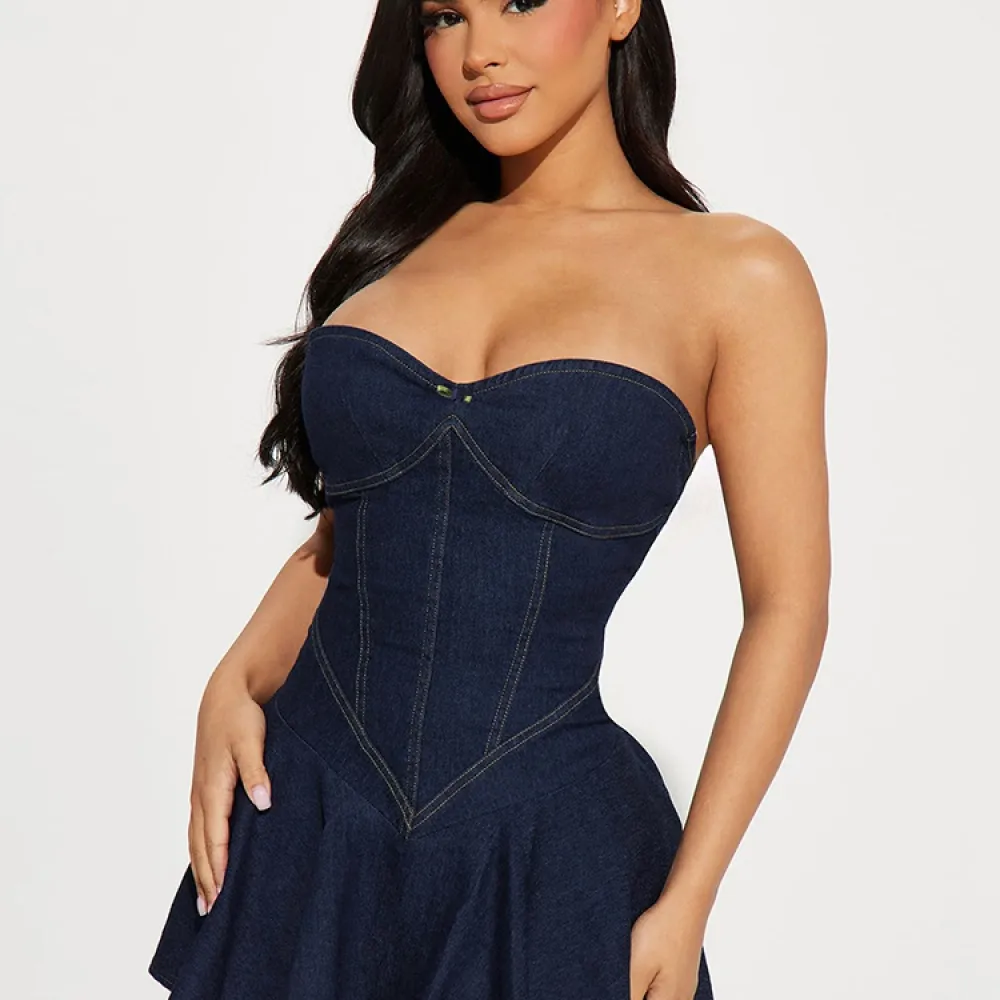 E abbigliamento 2024 Estate nuova moda temperamento che copre l'anca una gonna a tubino imitazione abito in denim per le donne