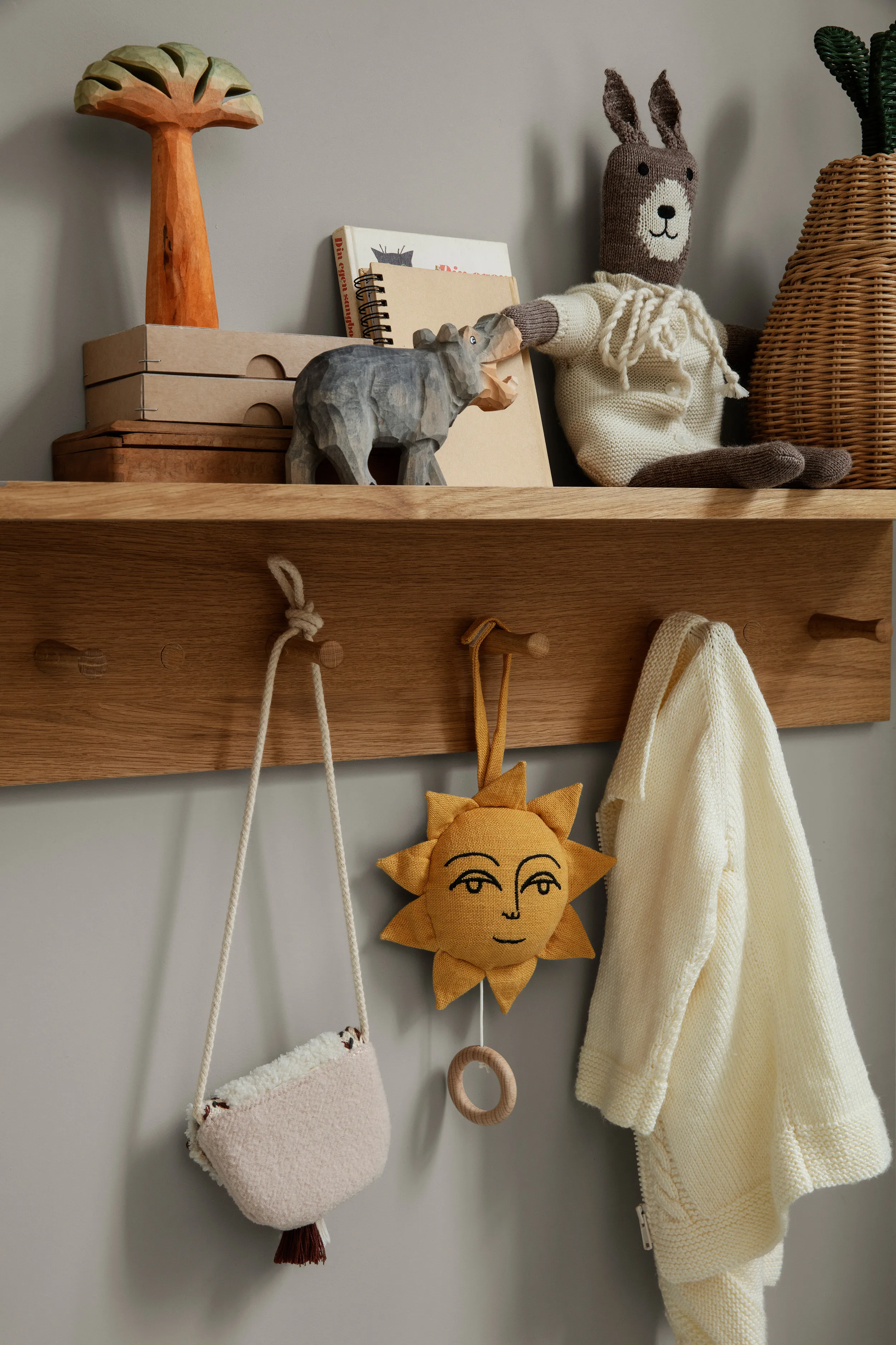 Ganci e mensola in rovere Place Rack.jg{font-size:18px}Piccolo