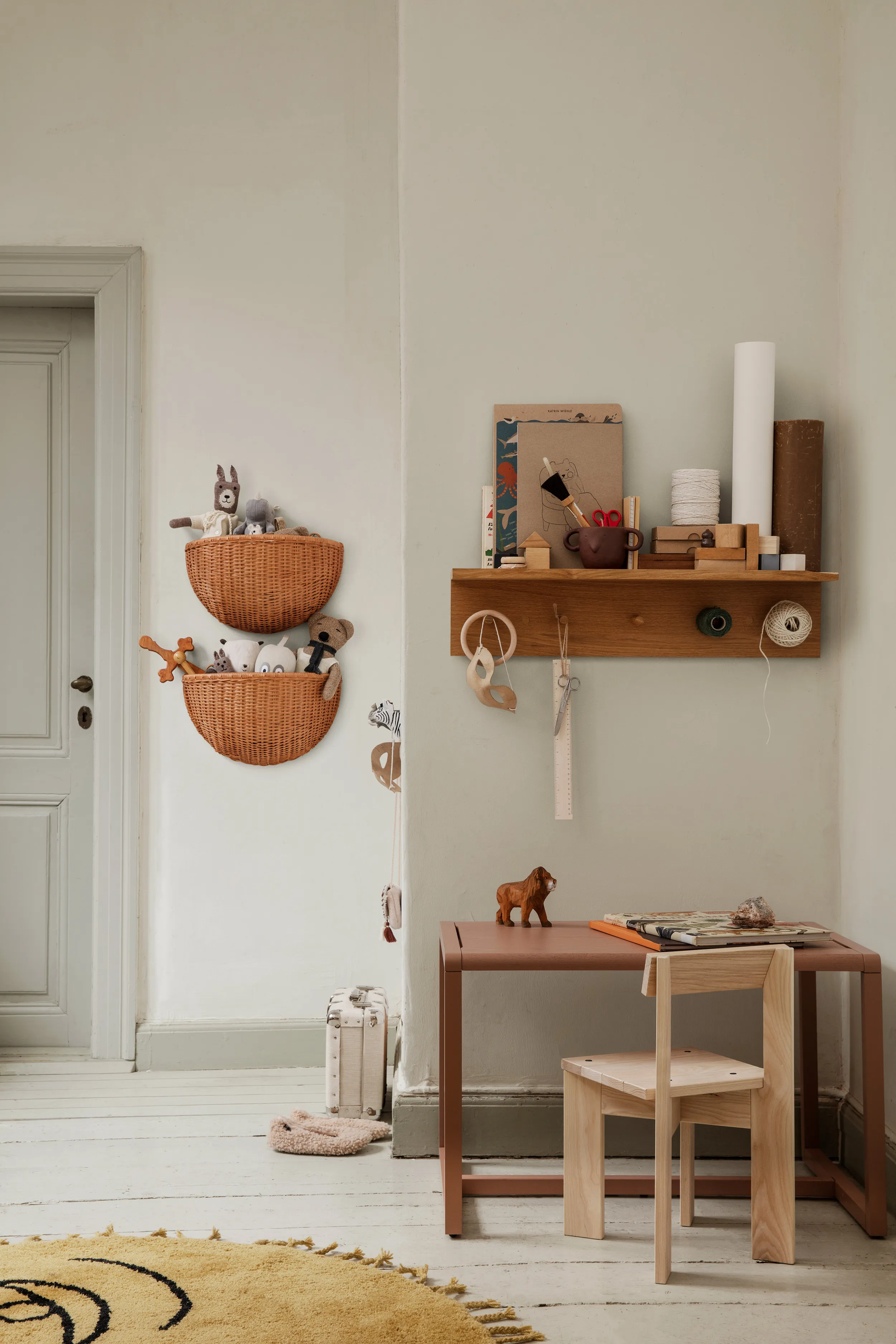 Ganci e mensola in rovere Place Rack.jg{font-size:18px}Piccolo