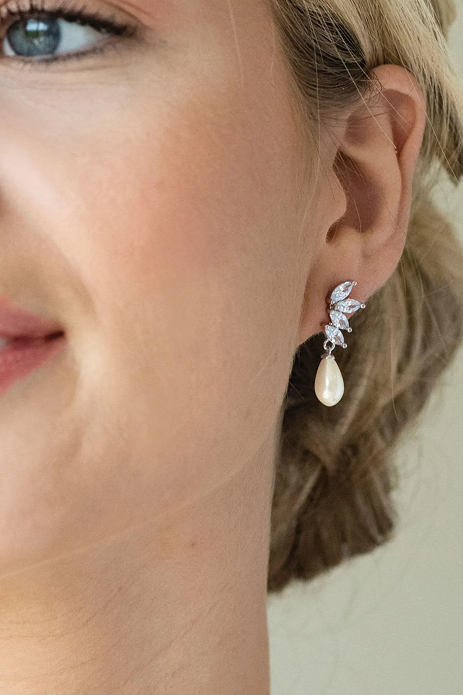 Ivory & Co Ashbourne R - Orecchini pendenti classici con cristalli e perle