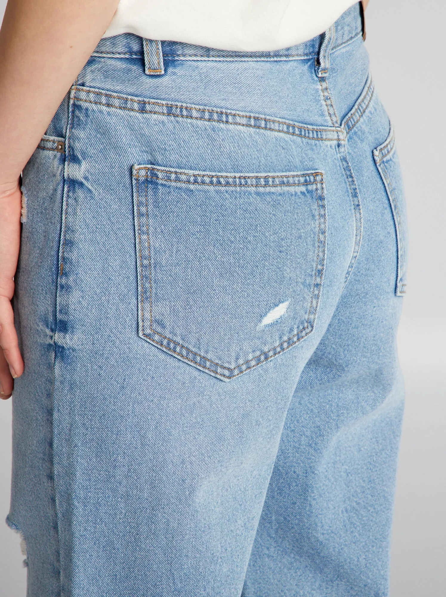 Jeans a palloncino con abrasioni - BLU