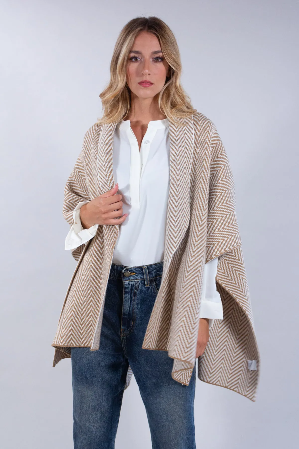 KNITCAPE RUANA