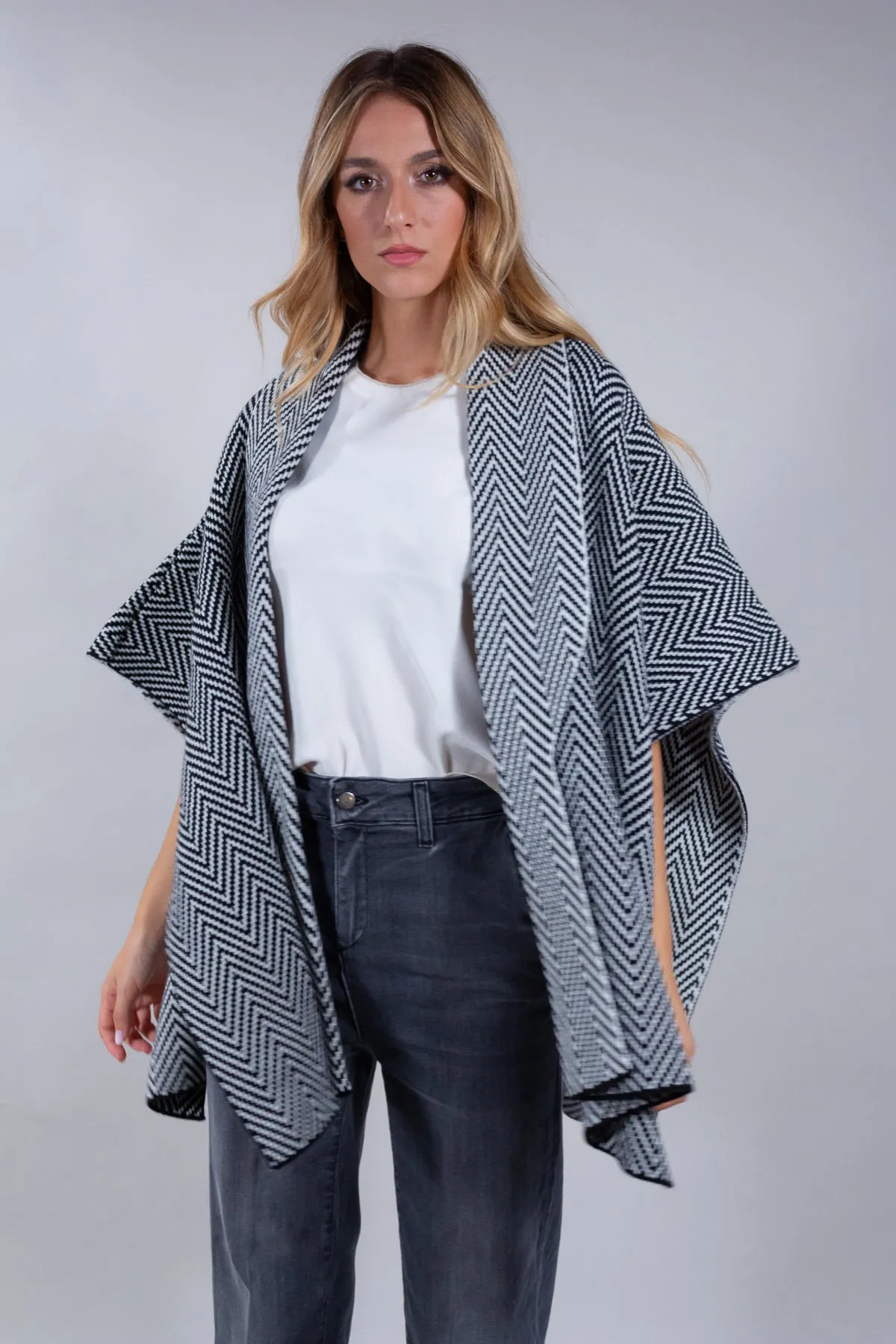 KNITCAPE RUANA