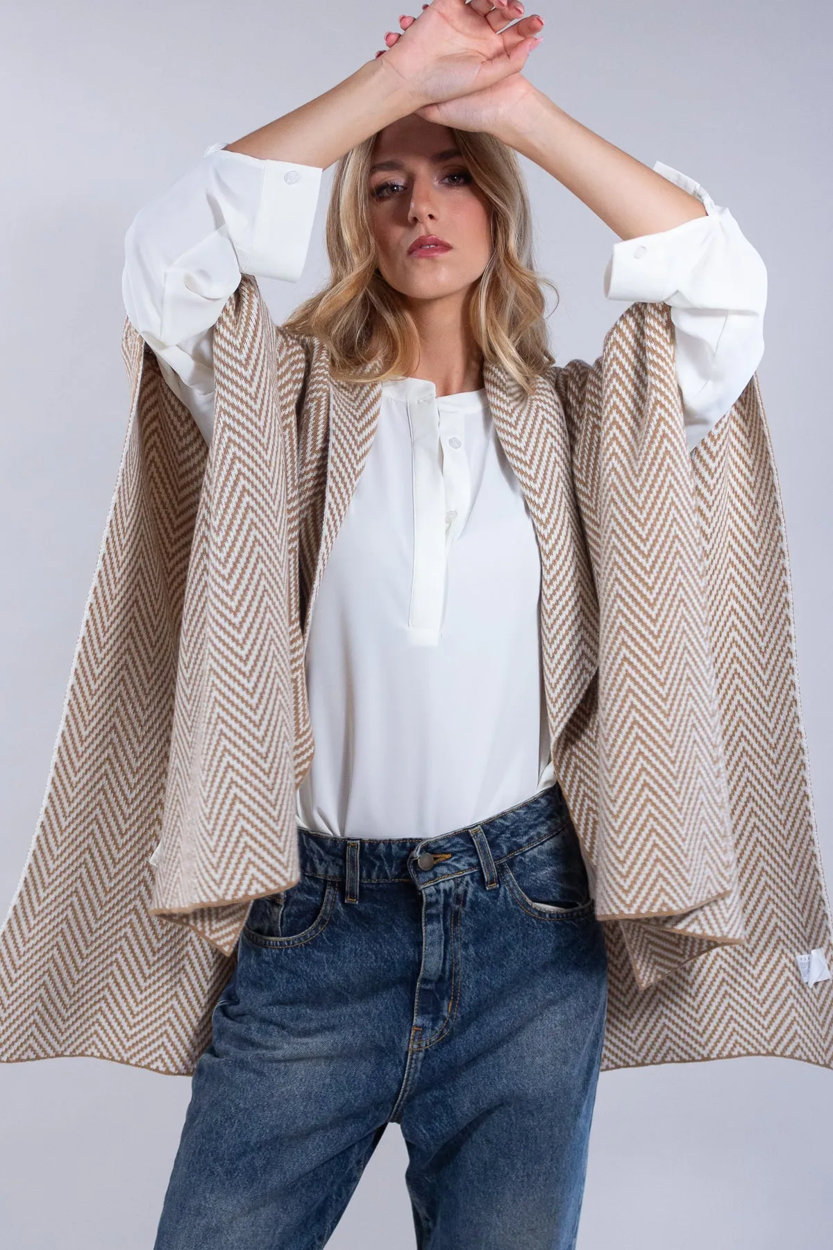 KNITCAPE RUANA