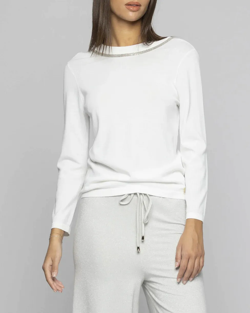 Maglia bianca in misto viscosa con scollo a V sul retro e profili in lurex color argento