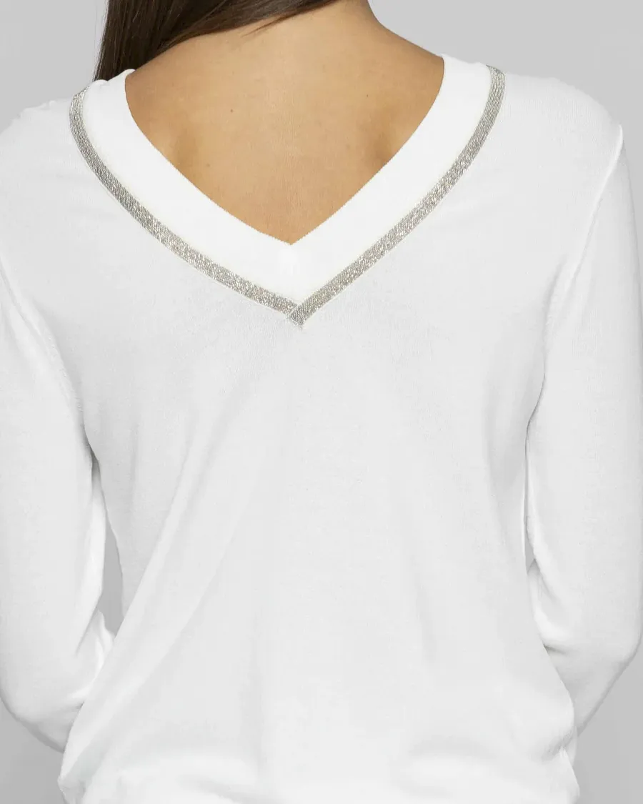 Maglia bianca in misto viscosa con scollo a V sul retro e profili in lurex color argento