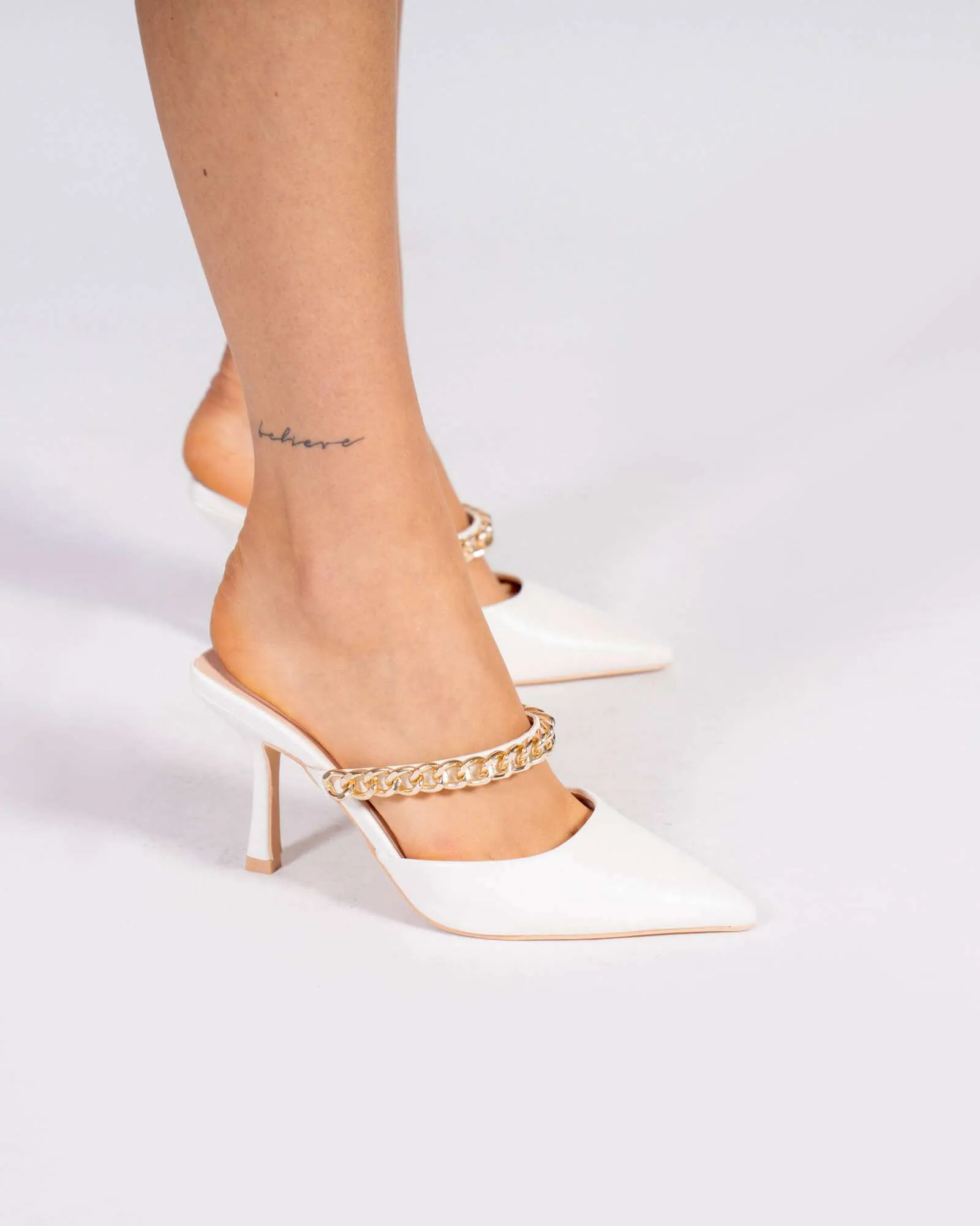 Mules in ecopelle con catena - Bianco