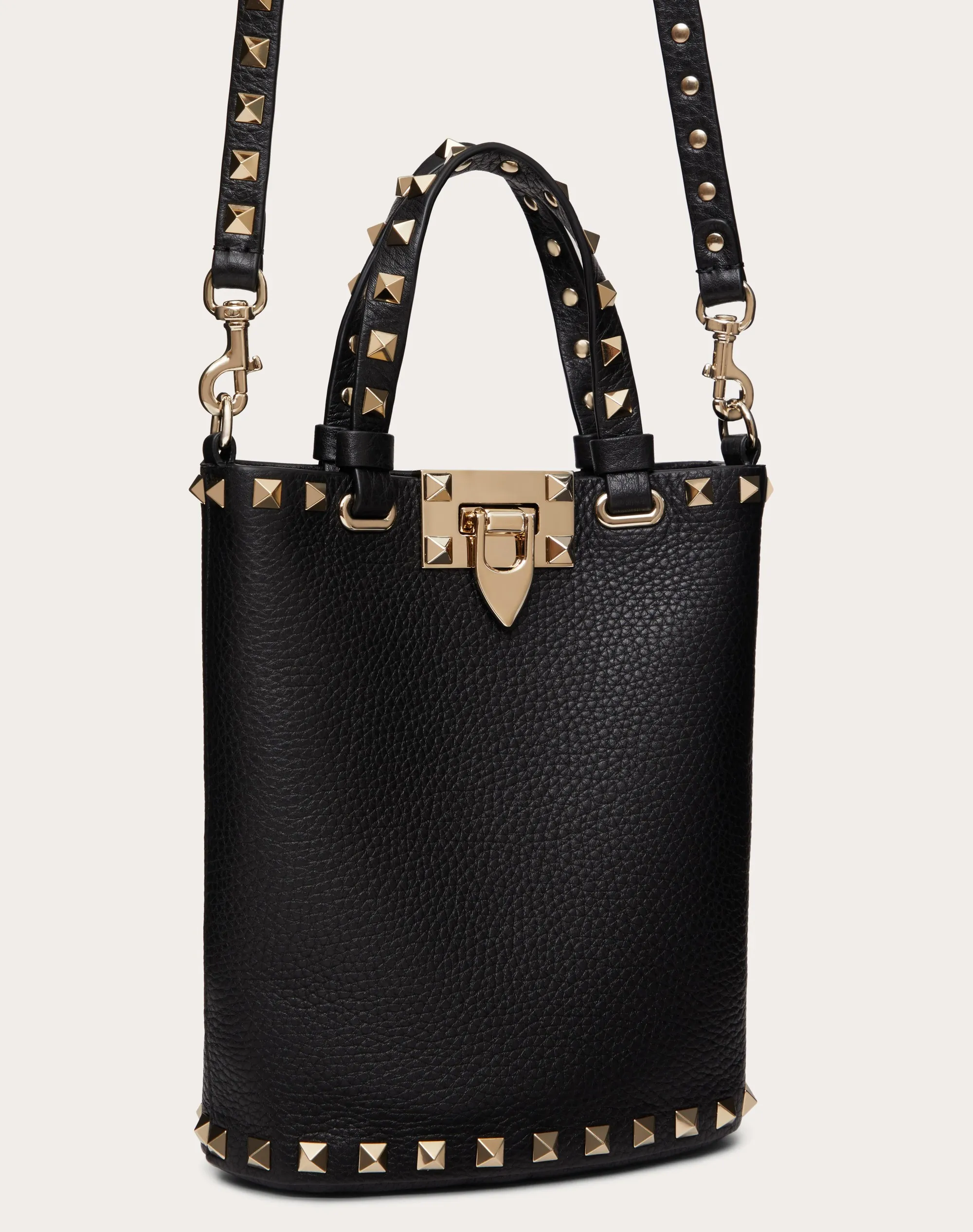 POUCH CON TRACOLLA ROCKSTUD IN VITELLO GRANATO