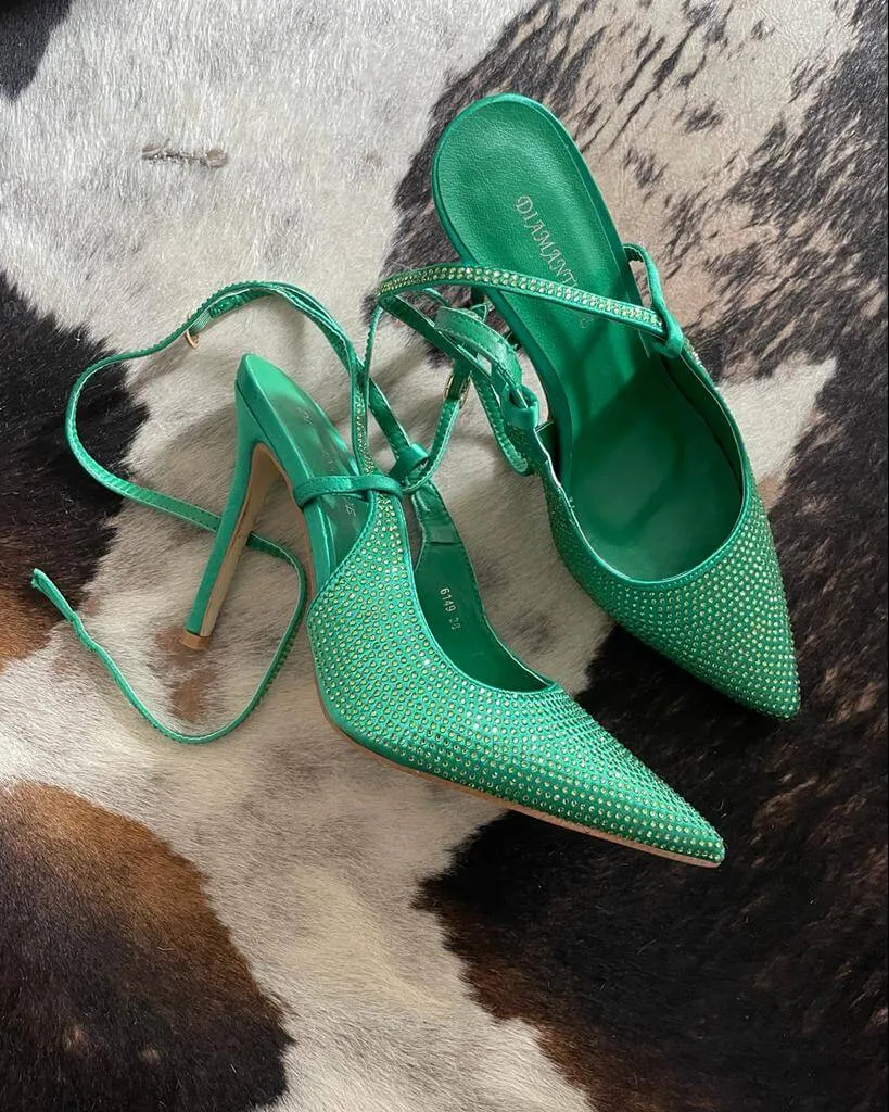 Scarpa con tacco slingback con brillantini VERDE.