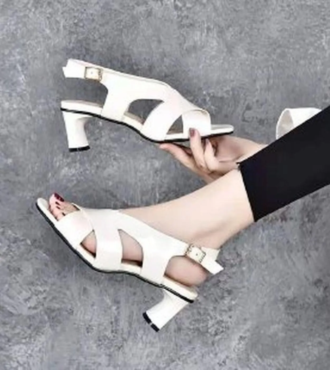 Scarpe da donna in pelle estiva Sandali con tacco medio da donna comodi Sandali con tacco quadrato a punta aperta Calzature da d