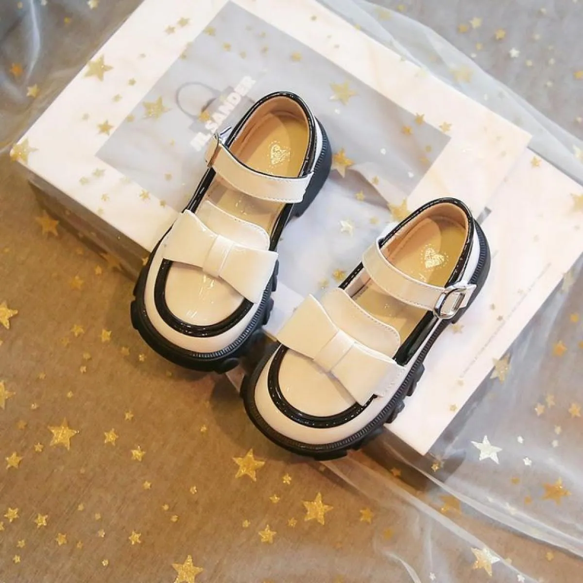 Scarpe per bambini stile Inghilterra in pelle verniciata lucida Ragazze 2022 nuovi arrivi Scarpe casual con plateau bordate per