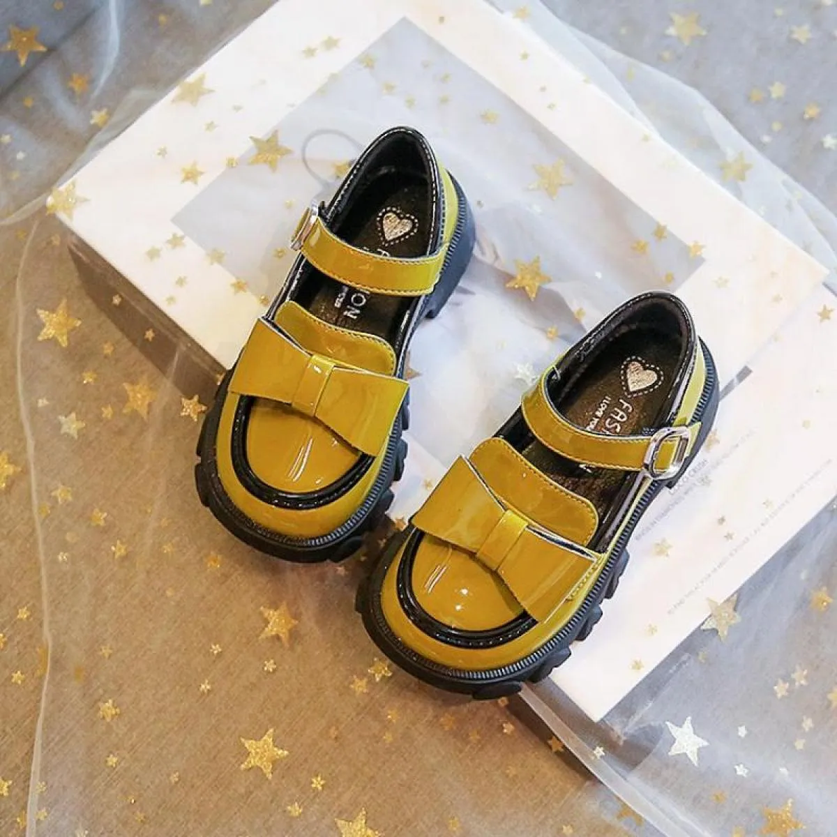 Scarpe per bambini stile Inghilterra in pelle verniciata lucida Ragazze 2022 nuovi arrivi Scarpe casual con plateau bordate per