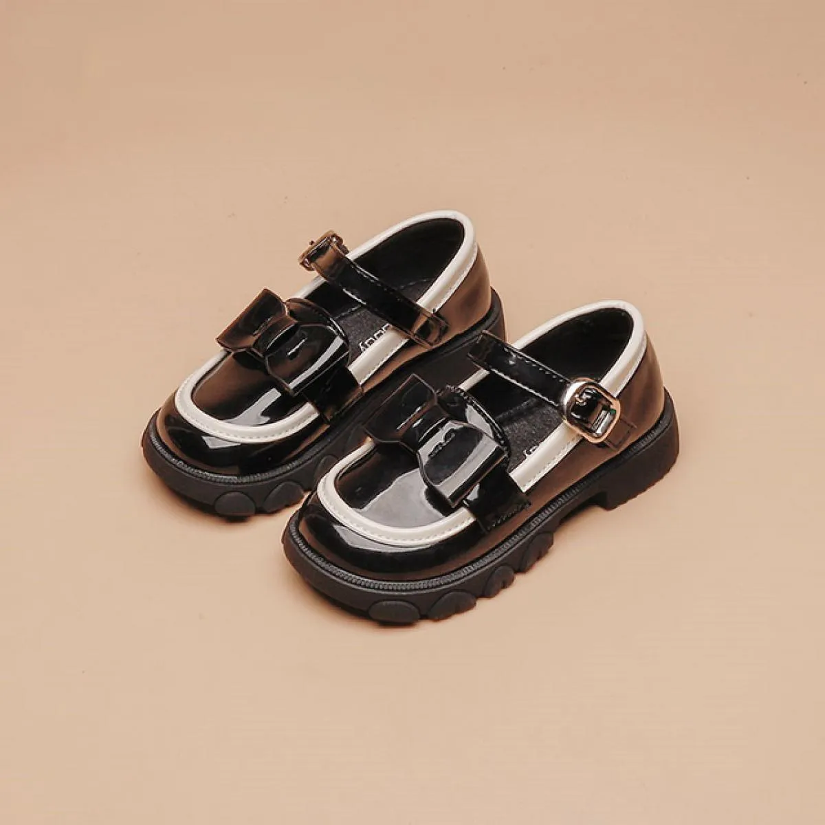 Scarpe per bambini stile Inghilterra in pelle verniciata lucida Ragazze 2022 nuovi arrivi Scarpe casual con plateau bordate per