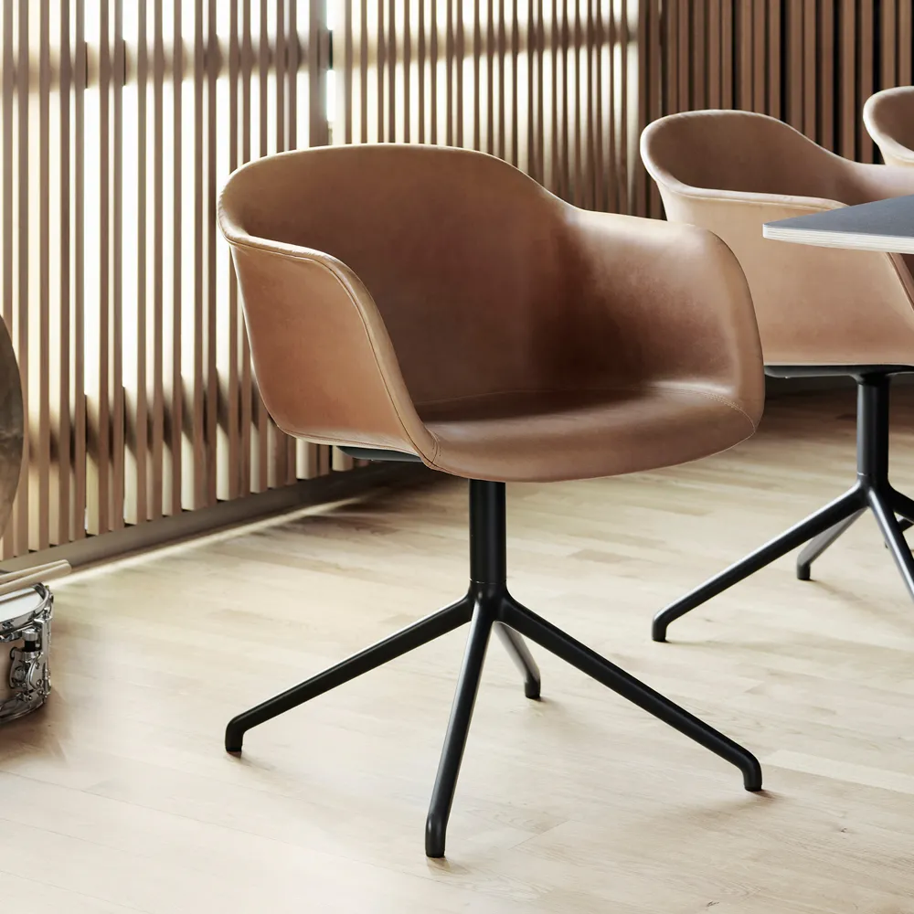 Sedia da ufficio con braccioli e base girevole Fiber.jf{font-size:18px}Antracite nero (plastica)