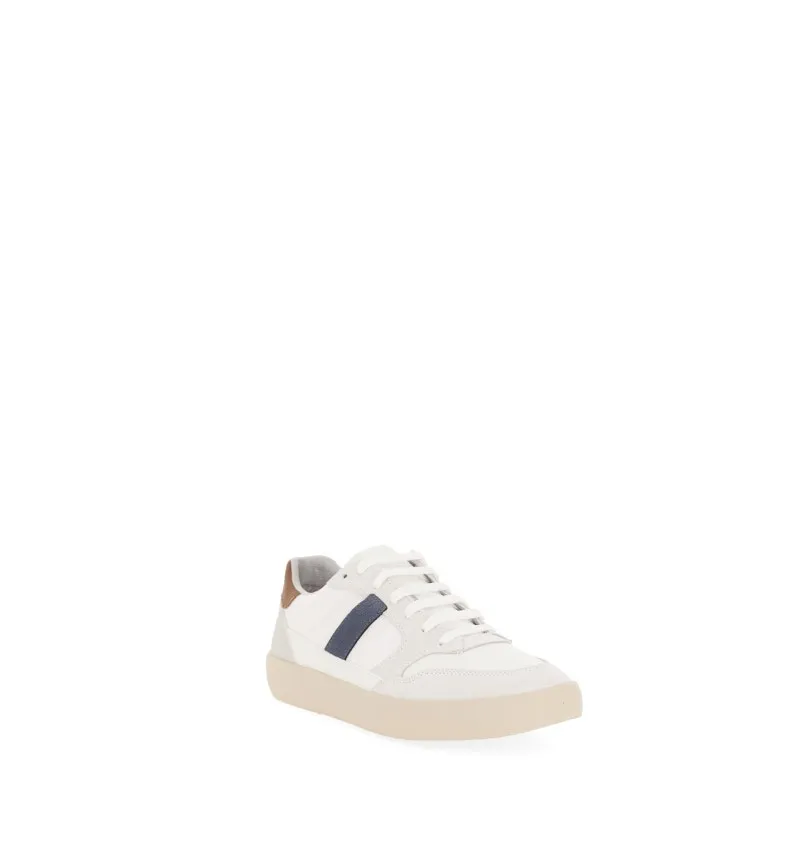 Sneakers con lacci