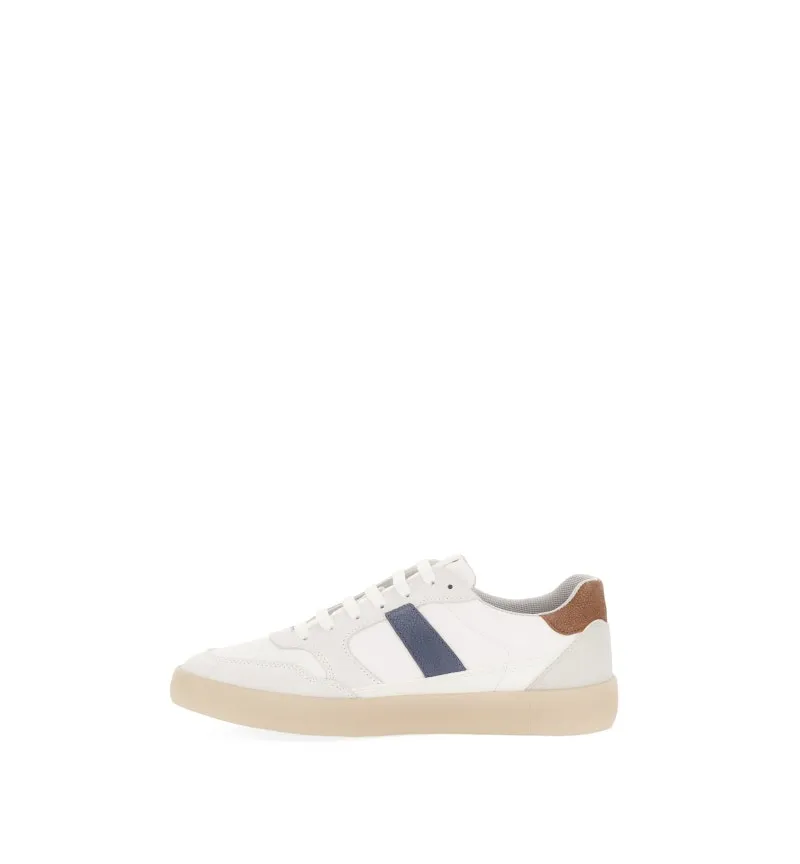Sneakers con lacci