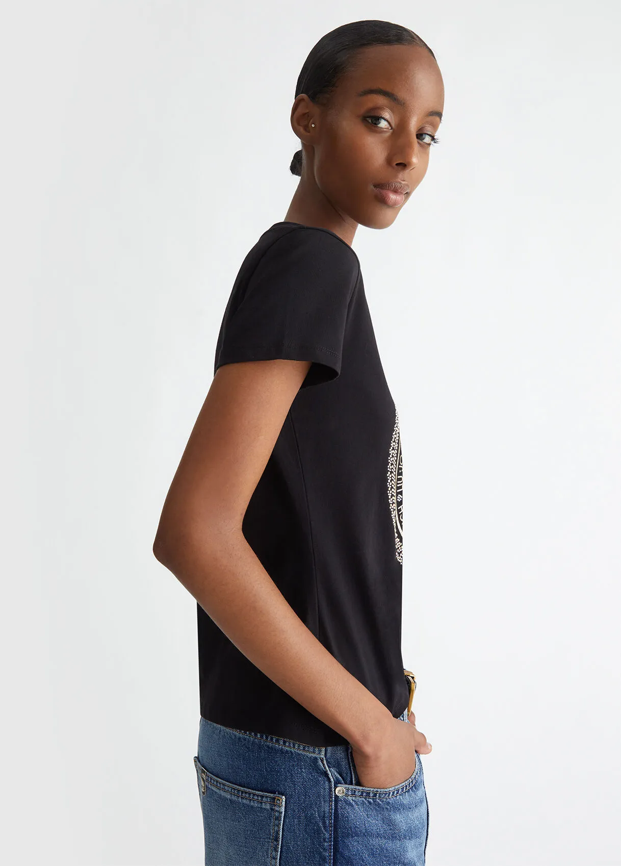 T-shirt con logo e strass