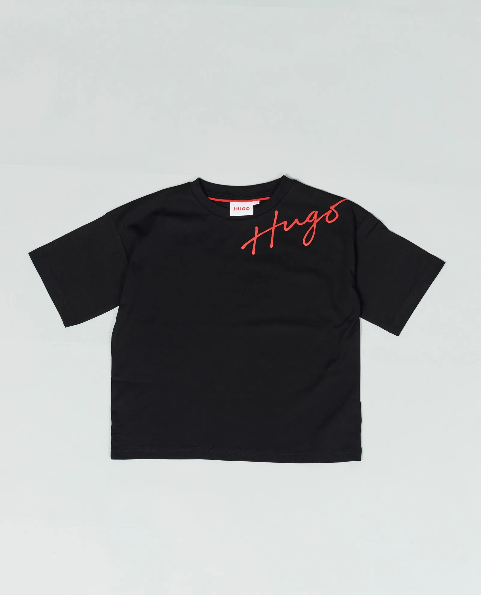 T-shirt girocollo con logo su spalla