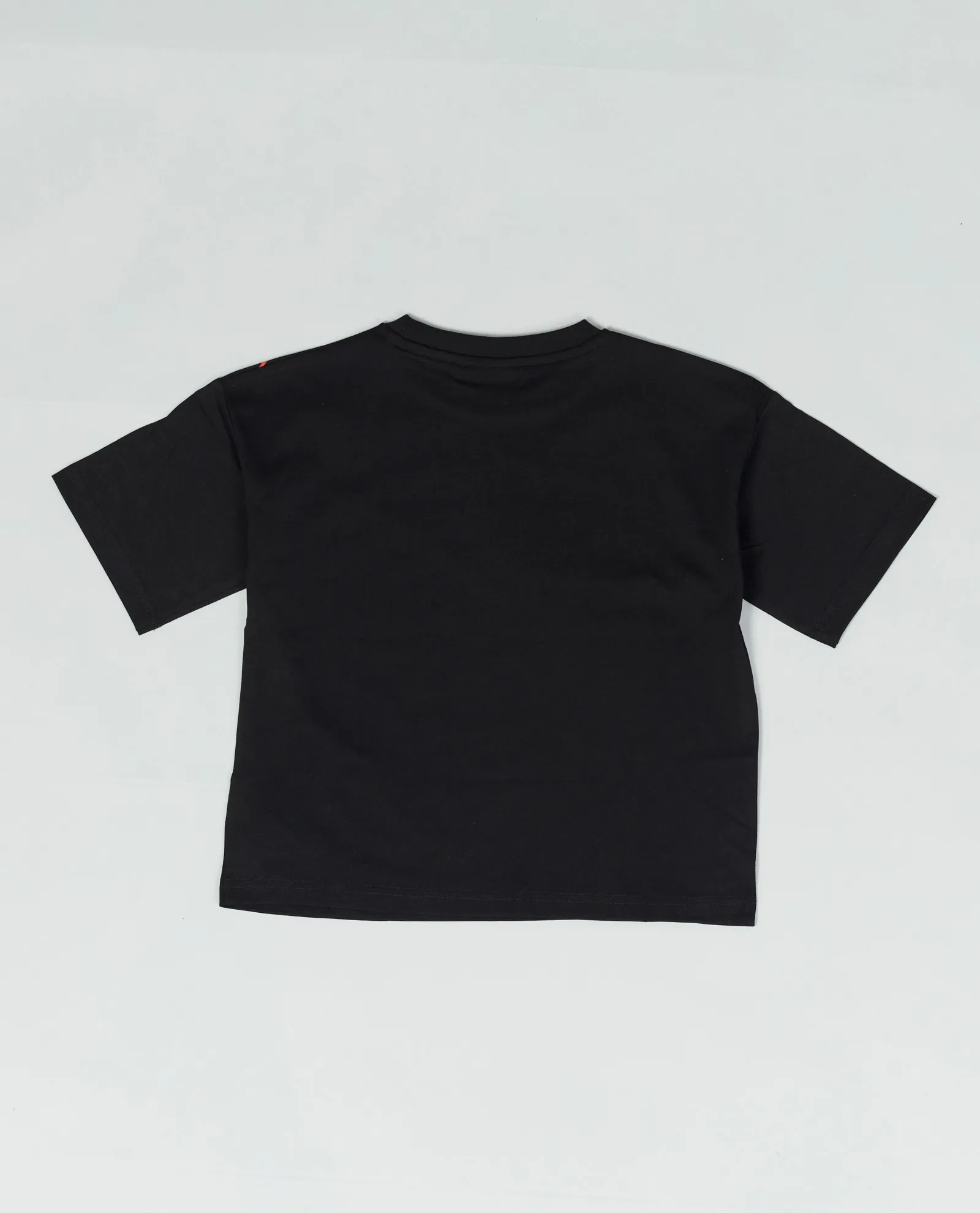 T-shirt girocollo con logo su spalla