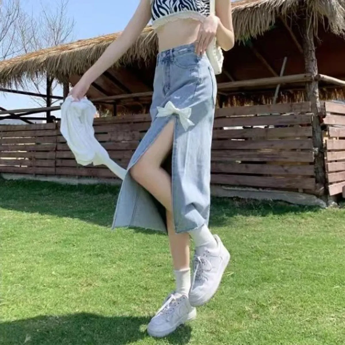 Xpqbb Gonne di jeans blu chiaro per le donne Gonna lunga con spacco laterale con fiocco moda Donna 2022 Gonne longuette a vita a